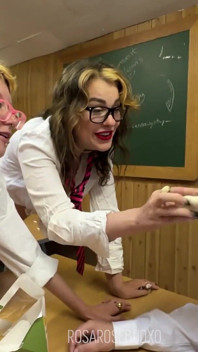 College-bullen machen das perfekte verlierer-sandwich