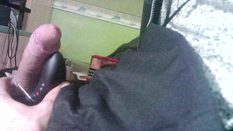 The girls' cave of fear: Jucărie dublă vibrând pe vârf la ejaculare