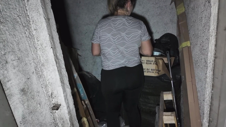 Alex e Bianca: Můj soused zazvoní na zvonek a žádá mě o pomoc ... Pomůžu...