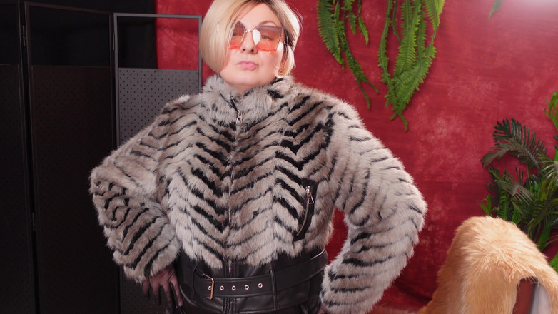 Arya Grander: Kolekce sexy kožichů - část 3. Fetiš milf Arya Grander