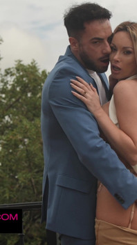 El vecino se une a la pareja