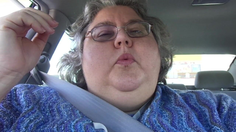 BBW nurse Vicki adventures with friends: Jururawat Vicki Awek montel super saiz merokok di dalam kereta