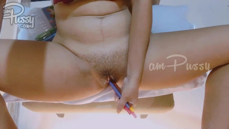 AmPussy: Masked Asian chick stuffs her vagina with markers
