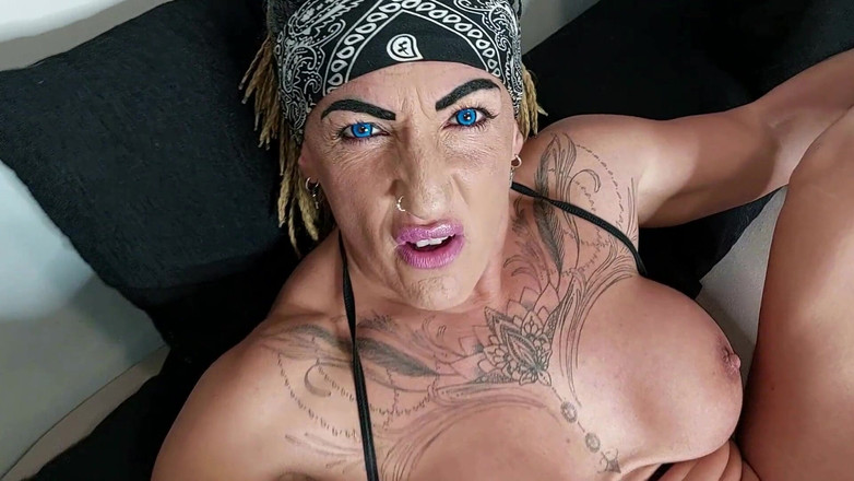 Danaxmuscles: Я одягаю свою величезну пизду своїм вакуумним насосом