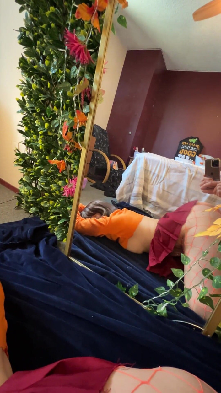 Nerdy Nympho: Velma को बड़ा सरप्राइज मिलता है और टपकती चूत में वीर्य के साथ छोड़ दिया जाता है