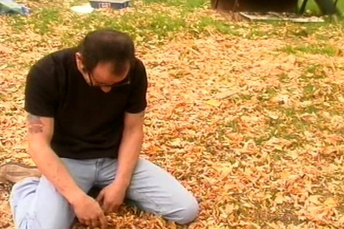 THAGSON RETRO: Une blonde excitée doigte sa chatte poilue béante jusqu’à l’orgasme