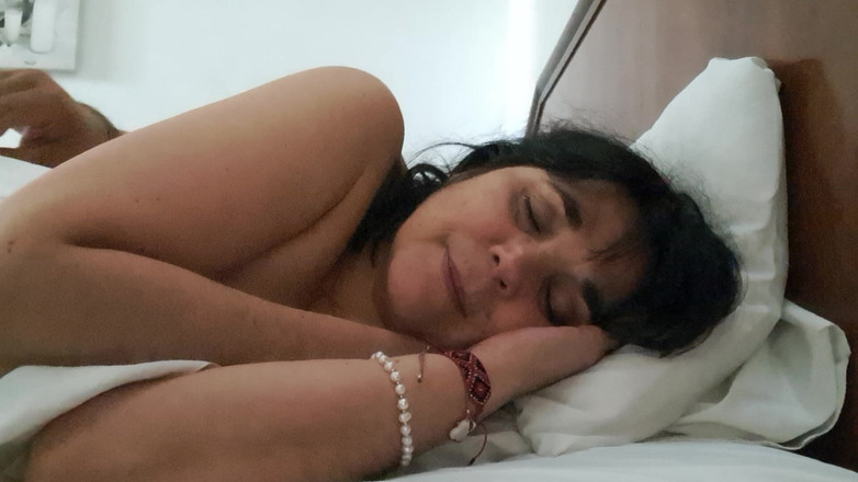 Mommy big hairy pussy: MILF가 애무와 강하지만 풍부한 애널 오통을 받다