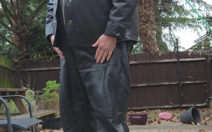 Leatherman63: Early Morning Leather