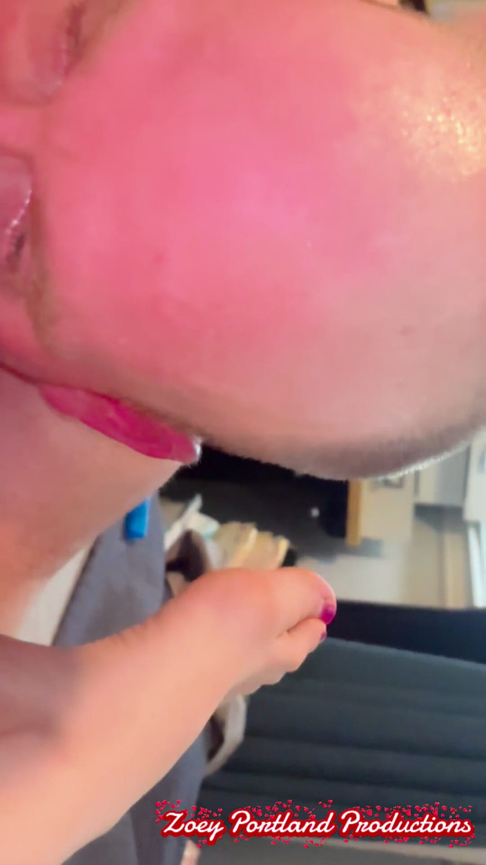Zoey Portland: Une chatte reçoit un énorme creampie