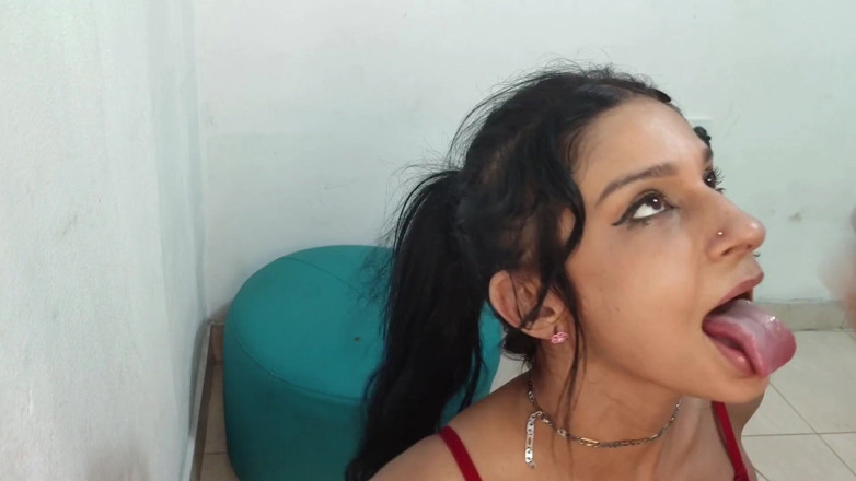 AmbargirlHot: LE TOMO FOTOS A MI MODELO MILF Y ELLA BIEN...