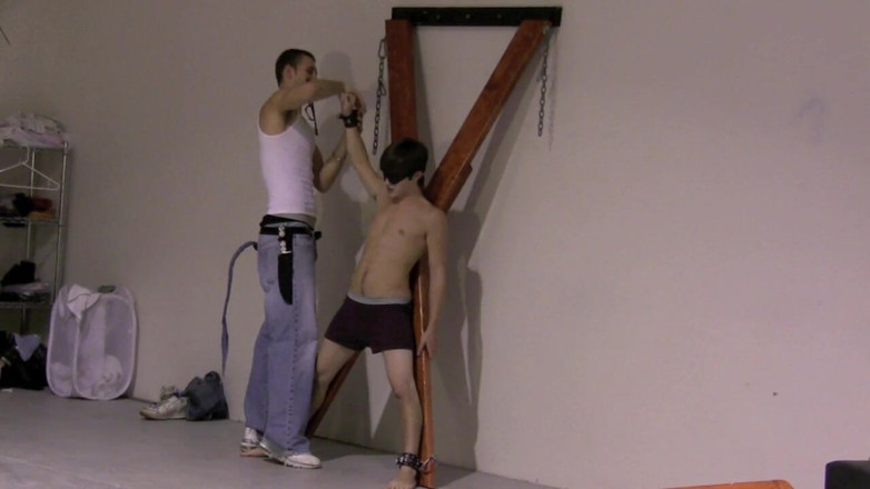 Dream Boy Bondage: Ból i przyjemność - rozdział 1