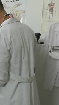 成熟したgyno-産婦人科医クリニックにインストールされ、メディッククソ女性患者を捕まえました