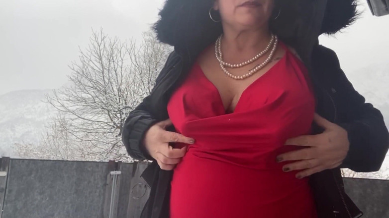 The HuCow: Come on. I show you my nipples outside