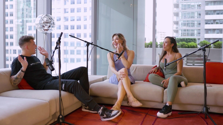 Pillow Talk: Emma Rose ล้างไข่ของเธอในห้องน้ํา!