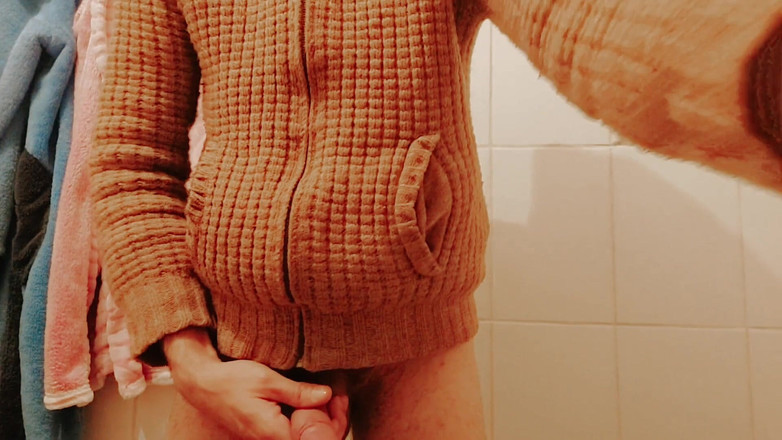 Willy Alexandru Petre: Je me caresse si bien la bite qu’elle pue partout
