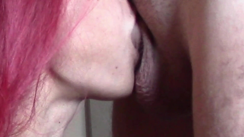 LauraOnHeels: Blowjob MILF dengan cermin mata hitam dan air mani di...