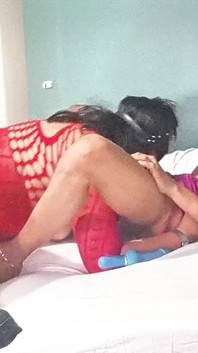 मैं उसकी गांड चूसता हूं और अपनी सौतेली माँ को चोदता हूं जबकि वह मेरी प्रेमिका की चूत चूसती है