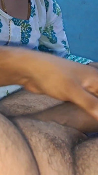 Indiancă desi bhabhi suge pula fraților mari are parte de spermă în gură