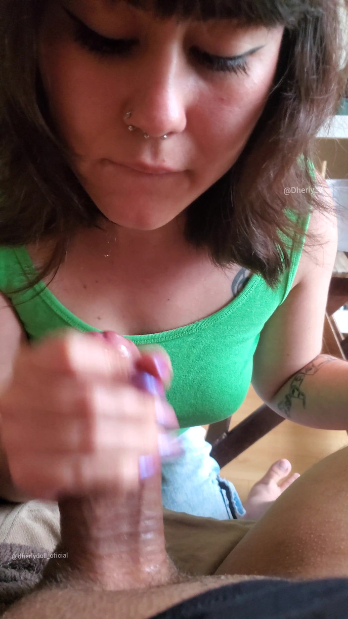 DherlyDoll: Pinté Mis Uñas De Rosa Y Necesitaba Usarlas, así Que...