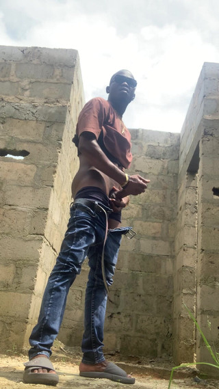 Dickass3x: Rychlý jeden v nedokončitelné budově pod sluncem