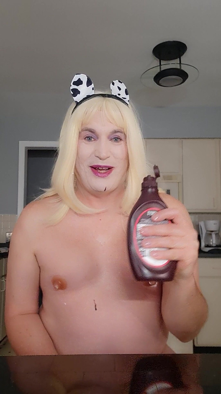 Victoria Lecherri: Krmím svoji Hu-krávu!