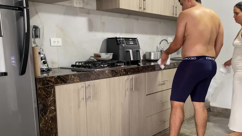 MaRaSexx: Meine Stiefmutter Will Heftigen Sex in Der Küche