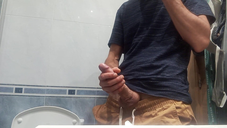 Elvissc: Il ragazzo con l'enorme cazzo così grasso nei suoi pantaloni,...