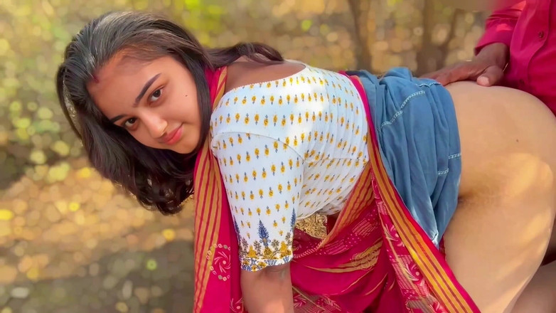 Your_aisha: Indická desi vesnická holka venkovní šukání virální mms video, těsná kundička šukání...