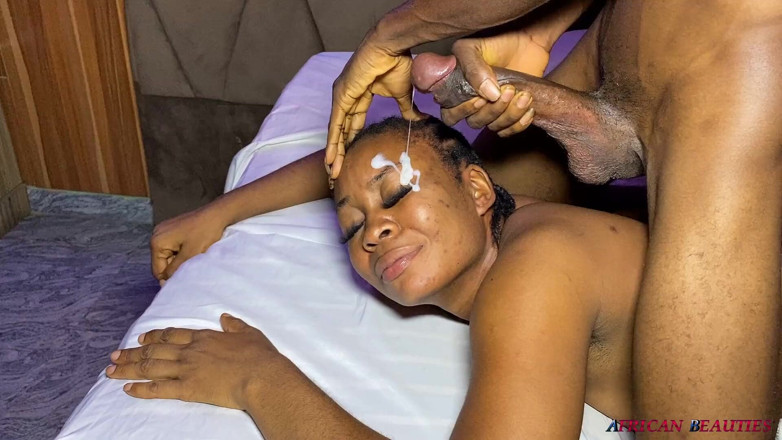 African Beauties: Slanke hottie echte ruige neukpartij (en ze vindt het heerlijk!)