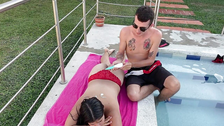 SAMANTA: Jak lahodné je šukat mé fstepatherstro po dobrém slunci u bazénu