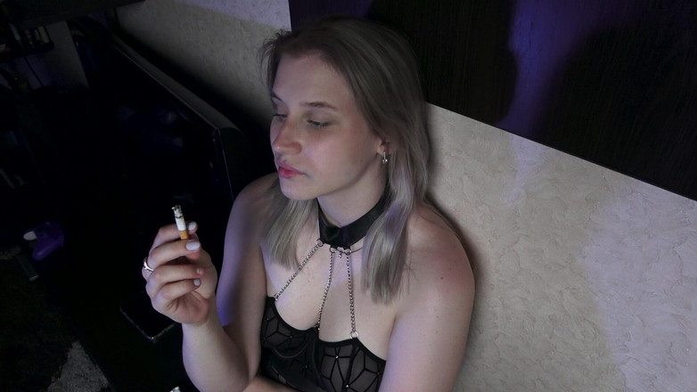 MertyXXX: Rauchen in High Heels