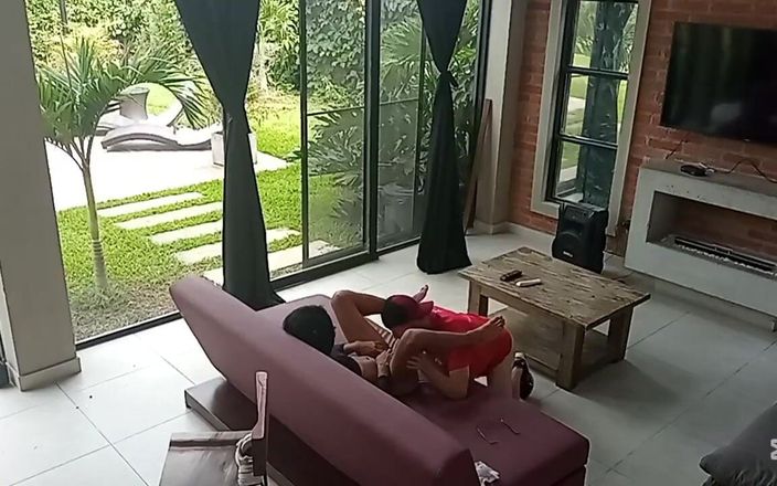 Valera Toro: Gadis trans colombiana dientot di ranjang ando sofa tablet