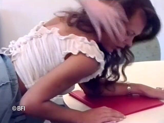 Dominate That Babe: Bătaie clasică 2 - Fata săracă este biciuită tare în cur