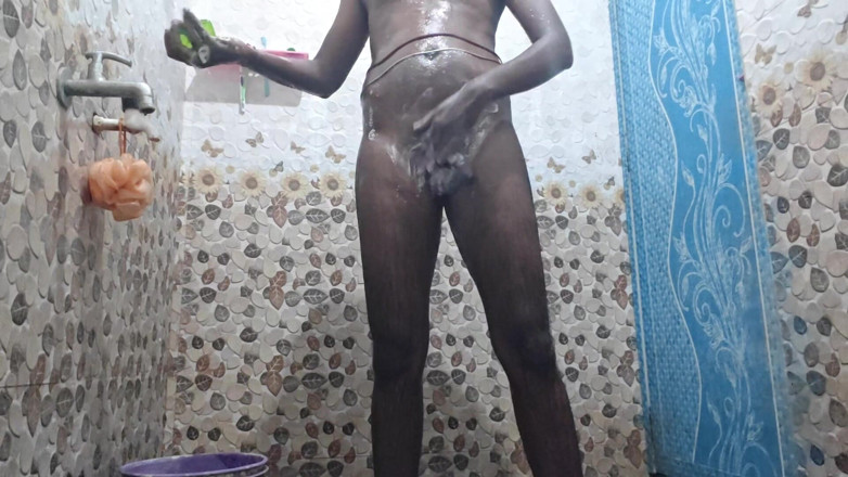 Tamil10inchesbbc: Tamil10inches grote zwarte lul trimmen show op wedstrijd