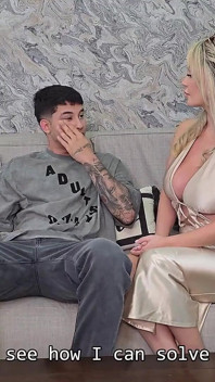 Prsatá právnička si účtuje poplatky ptákem - Danner Mendez a Tatiana Alvarez