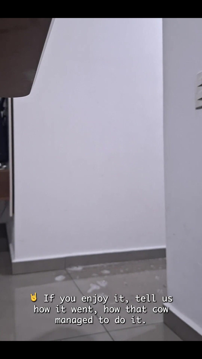 Bruna Silva Hotwife: Marido filma esposa limpando o chão - en sub