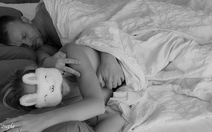 LC couple: Sert sikini karısının sabah ıslak ve kaygan amına sokuyor
