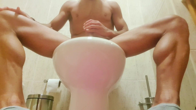 Hotsportfitboy: Klozet kapağında ateşli mastürbasyon - 6 dakika boyunca boşalmamaya çalış