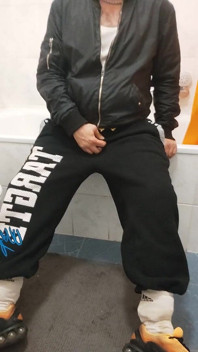 El dj pervertido - hermano enojado en su sneax