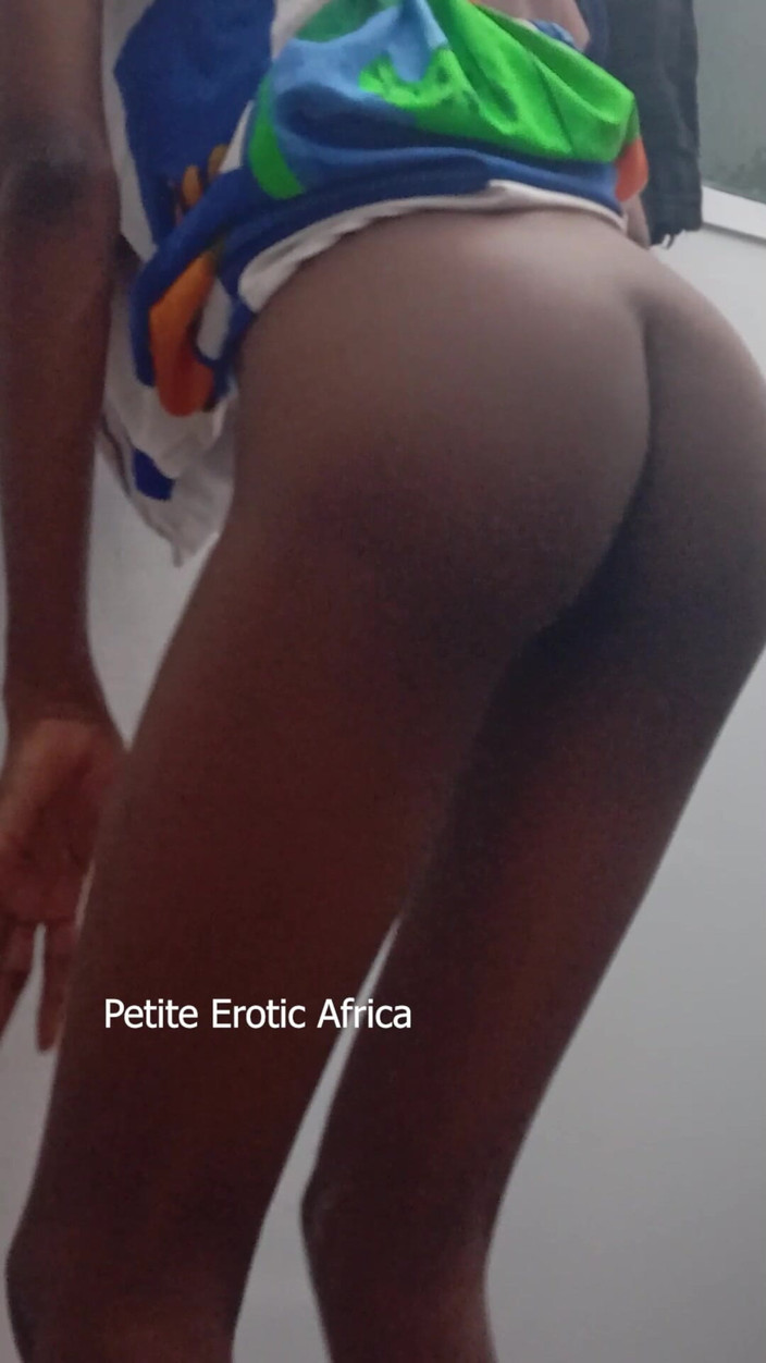 Petite Erotic Africa: Těsné díry na Little Lovet