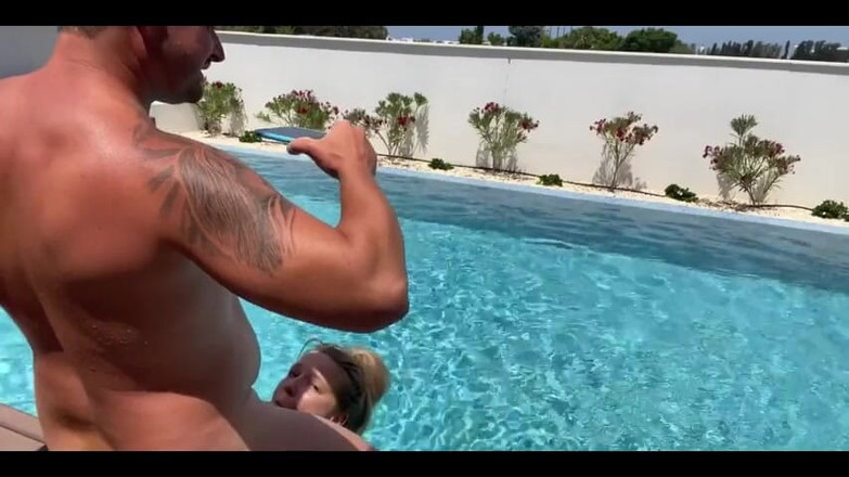 German Sugarbabes: Hora da piscina