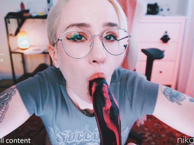 Making Sure It Fits in My Mouth (Nika Reznik)