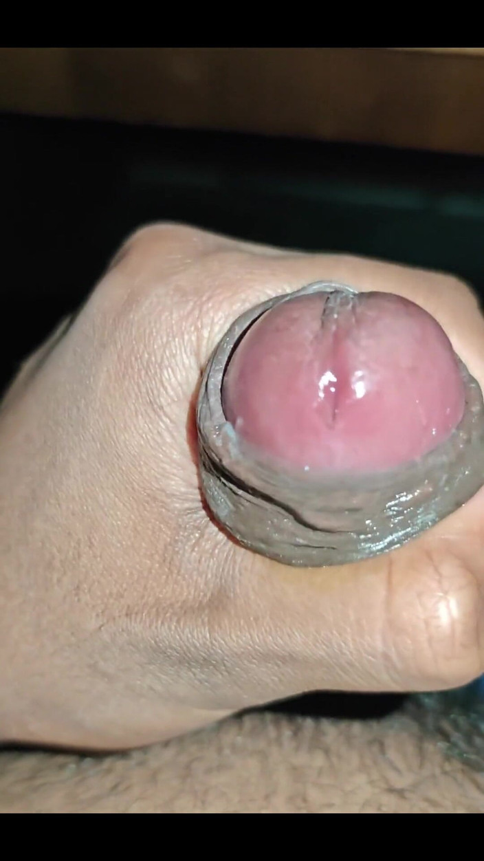 NANDgasm: Просто повільно надрочуючи мій член. Це абсолютно просочилося в мою попередню сперму.