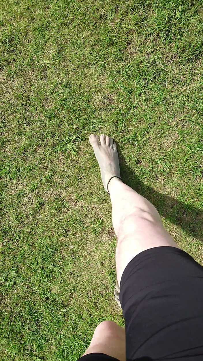 Footfetish: Procházka po pláži se špinavýma nohama