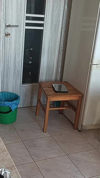 Coppia Pazza Che Si Diverte in Cucina.