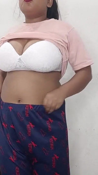 Hintli kız niharika thakur büyük göğüsler ve amcık