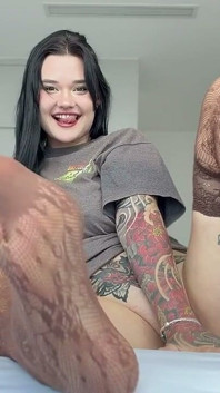 เล่นเสียวกับหีของฉันในถุงน่อง