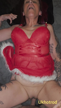 Schneller Fick Im Weihnachtsoutfit Nach Halsfick Beim Blowjob