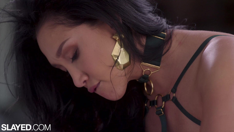 Slayed: Slayed Jada Stevens dan Vicki Chase adalah lesbian menjilat dubur