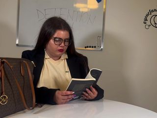 Your fantasy studio: Kokmuş intikam: öğretmenin intikamı iğrenç osuruyor şakacıları cezalandırıyor